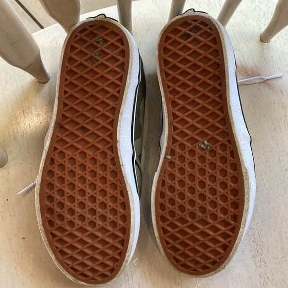 VANS Camo Lace Up Sneakers. Size 4.0 US Youth/ 5.5 Women’s  EUC - Picture 2 of 8
